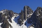 76 I canaloni di salita al Cimon della Bagozza e al Mengol ancora ben innevati